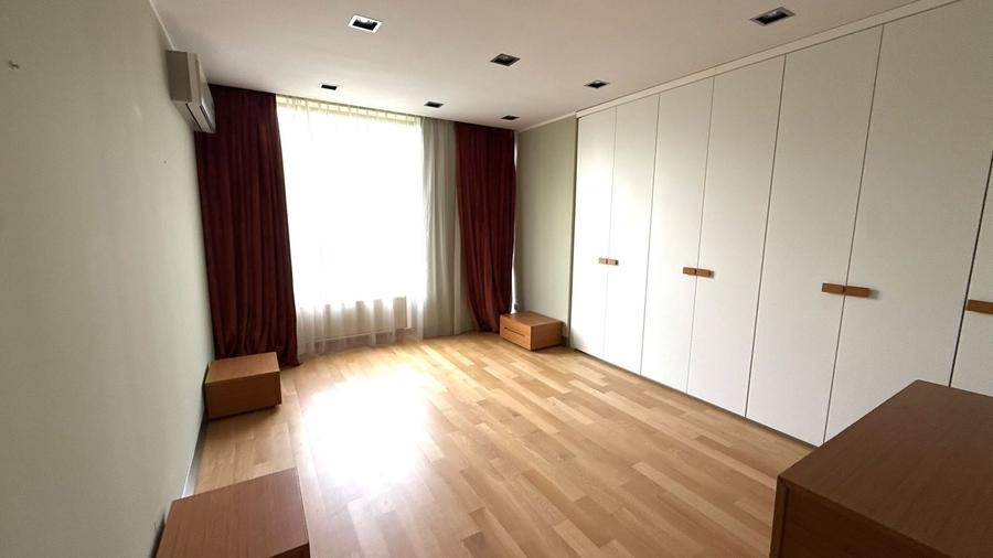 Apartament cu 4 camere, mobilat în Băneasa