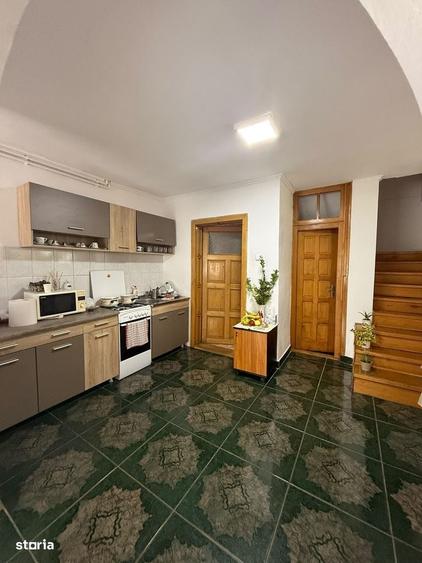 Casă cu 4 camere în Botizului