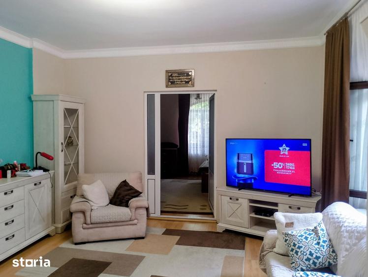 Casă individuală cu 8 camere cu Canalizare în Șagului