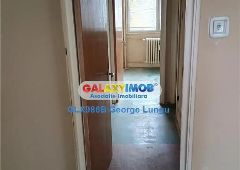 Apartament cu 4 camere semidecomandat în Drumul Taberei