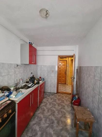 Apartament cu 3 camere semidecomandat în Fălticeni
