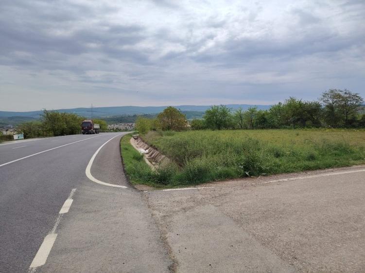 Teren Construcții intravilan de 1800 mp, în Ciurbești