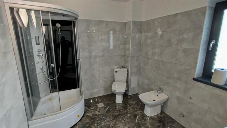 Casă individuală cu 4 camere cu Canalizare în Ghercești