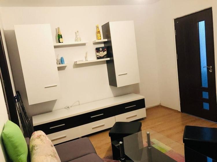 Apartament cu 2 camere semidecomandat, mobilat în Rogerius
