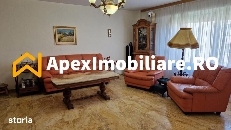 Apartament cu 3 camere decomandat în Decebal
