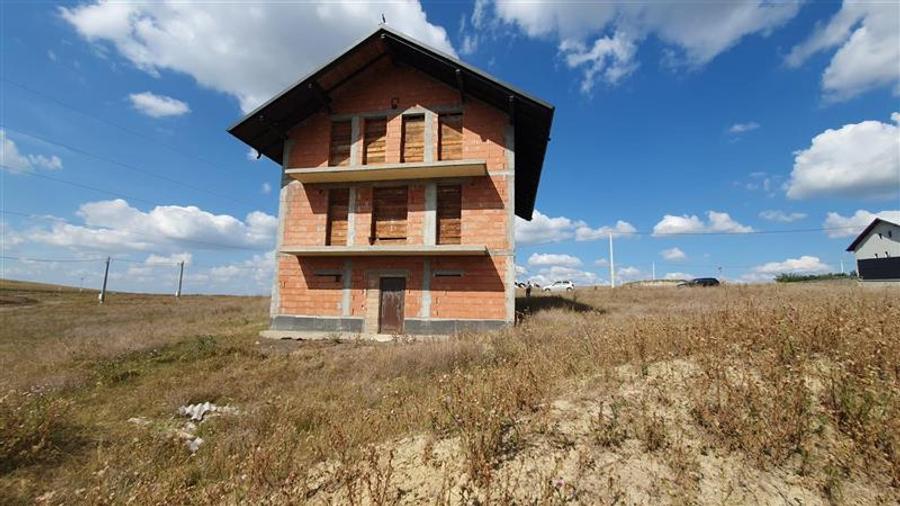 Casă cu 8 camere cu Teren 1000 Mp în Burdujeni