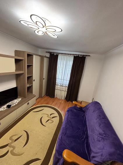 Apartament cu 3 camere nedecomandat în Ungureni