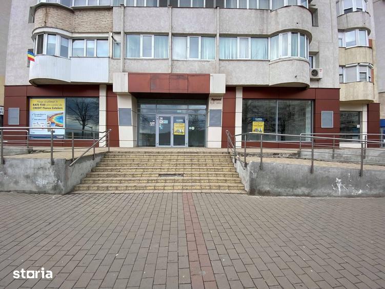 Spațiu comercial, de 232 mp, în Podu Roș