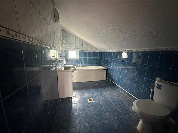 Apartament cu 5 camere decomandat în Gară