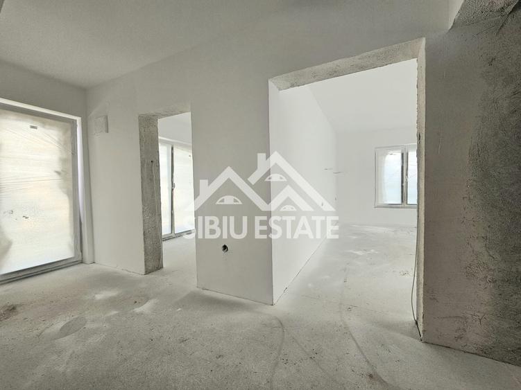 Duplex cu 4 camere cu Canalizare în Exterior Nord