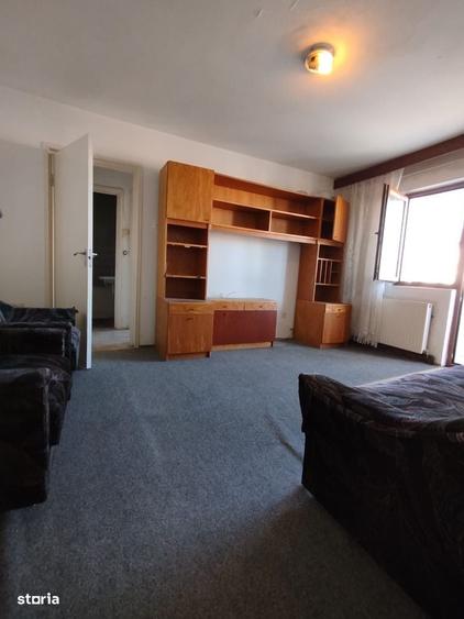 Apartament cu 2 camere semidecomandat în Centrul Civic