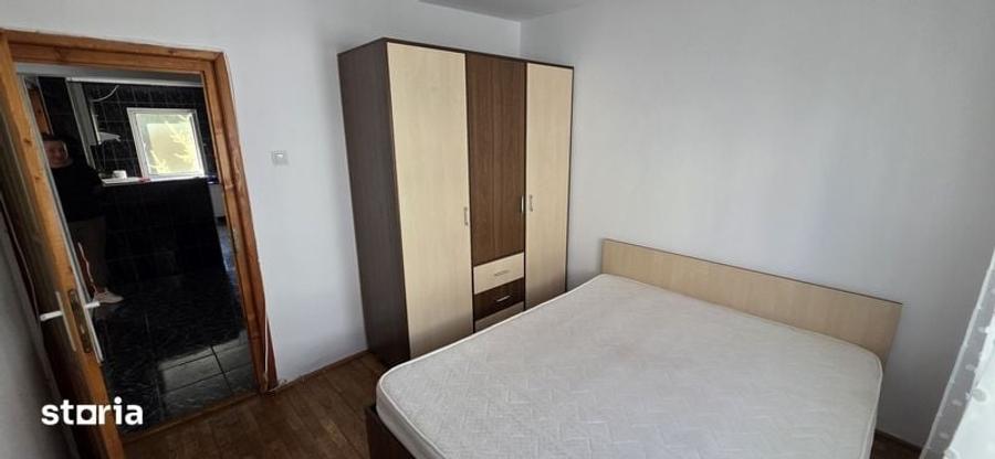 Inchiriez apartament 3 camere - 4