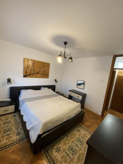Apartament cu 3 camere decomandat în Casa de Cultură
