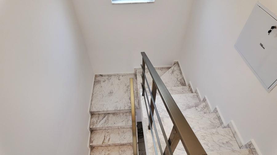 Casă cu 3 camere cu Teren 200 Mp în Central