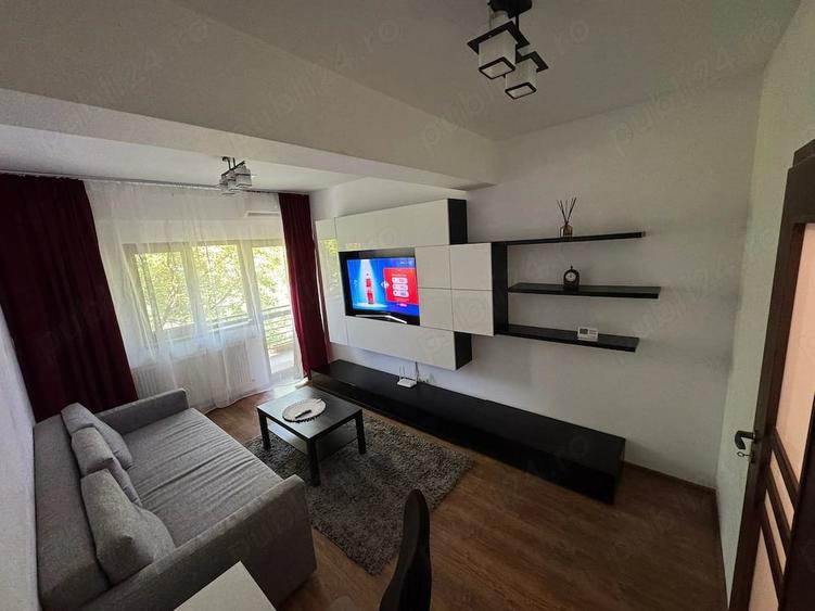 Apartament cu 2 camere decomandat în Titan