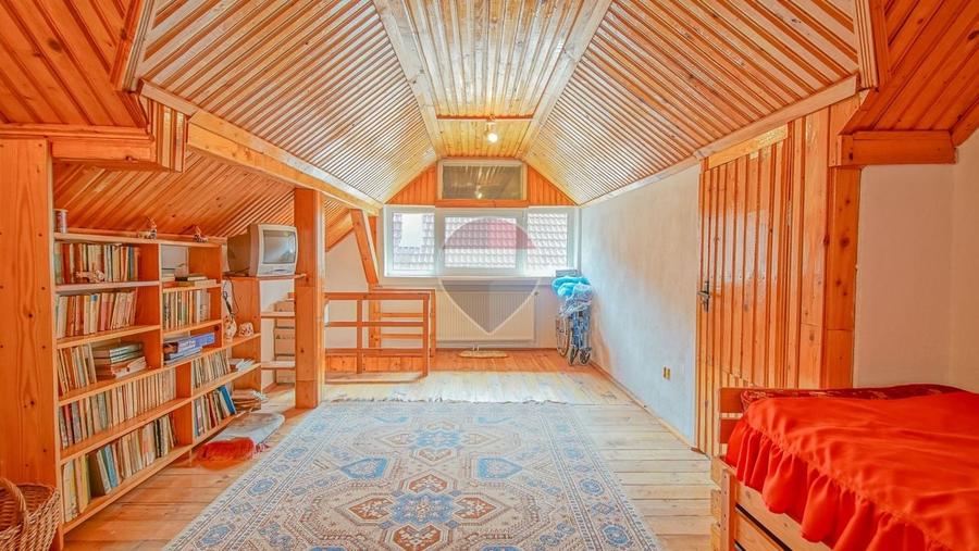 Casă individuală cu 5 camere cu Teren 1555 Mp în Satulung
