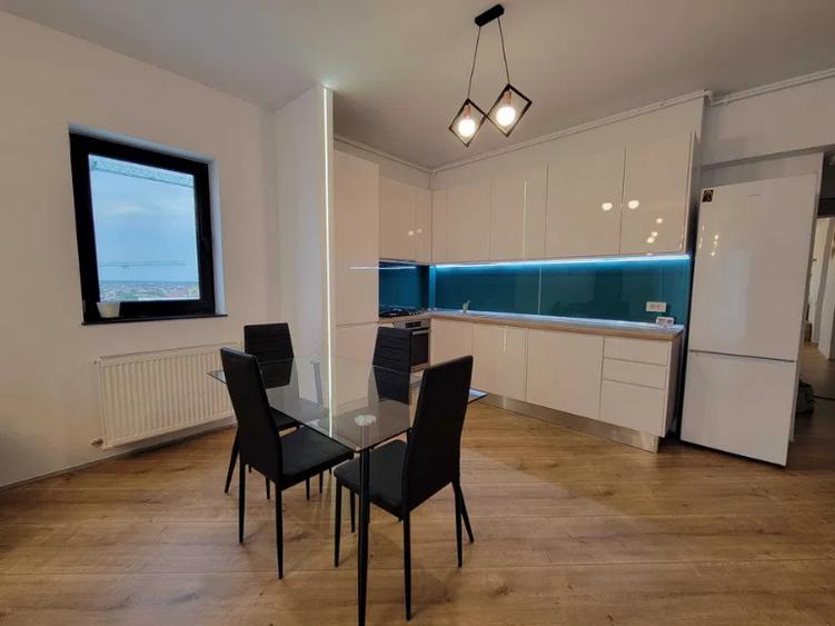 Apartament cu 3 camere semidecomandat în Pipera
