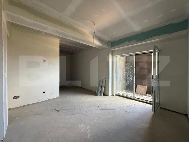Apartament cu 3 camere decomandat în Exterior Est