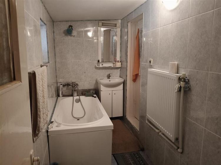 Casă cu 4 camere cu Garaj în Chercea