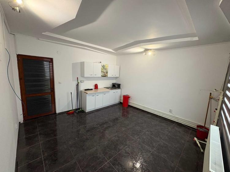 Spațiu comercial, de 180 mp, în Valu lui Traian
