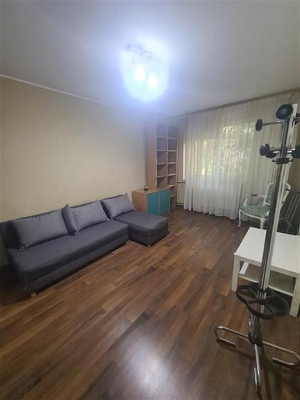 Apartament cu 2 camere decomandat, mobilat în Tei
