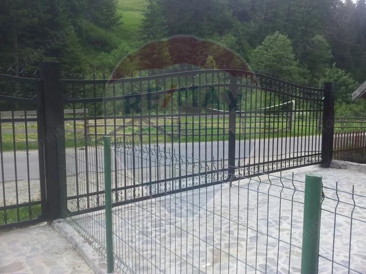 Casă cu Teren 2140 Mp în Moieciu