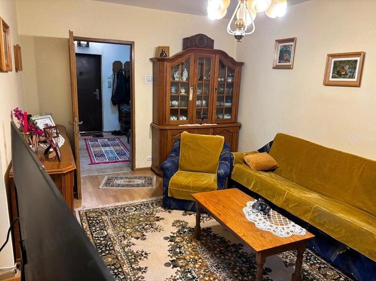 Apartament cu 3 camere decomandat în Central