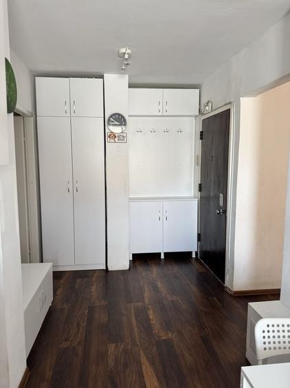 Apartament cu 3 camere semidecomandat în Decebal