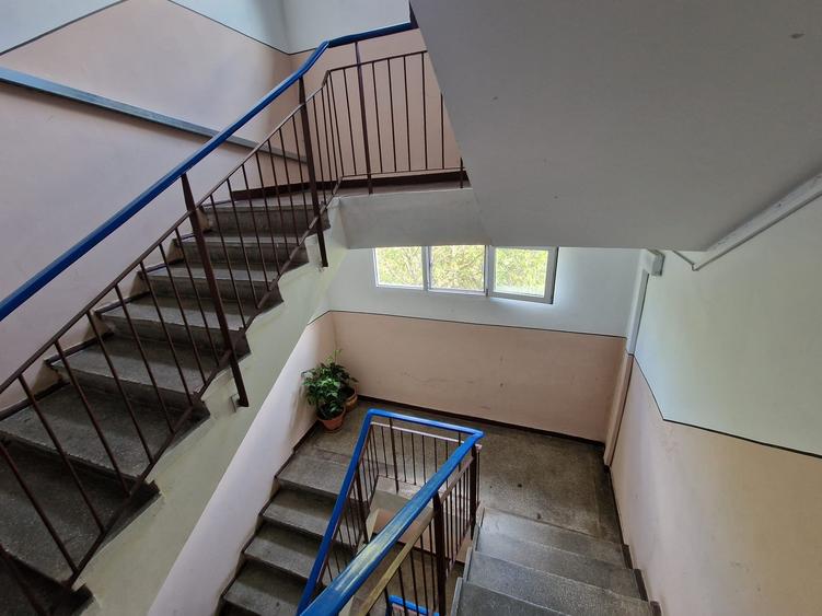 Apartament cu 3 camere decomandat în Rogerius