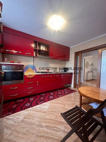 Apartament cu 4 camere decomandat în Mărăței