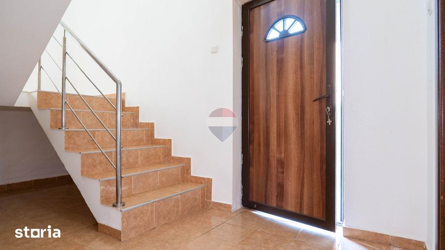 Casă cu 5 camere cu Teren 200 Mp în Dobroești