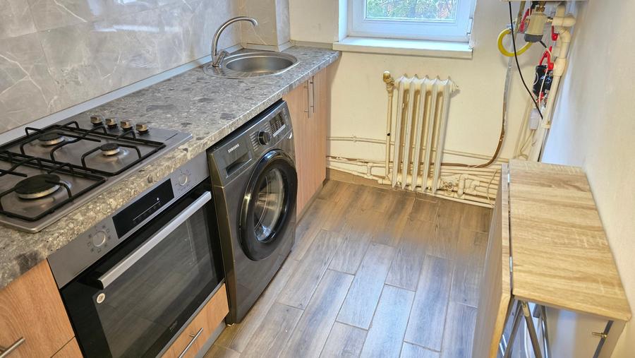 Apartament cu 3 camere semidecomandat în Titu Maiorescu