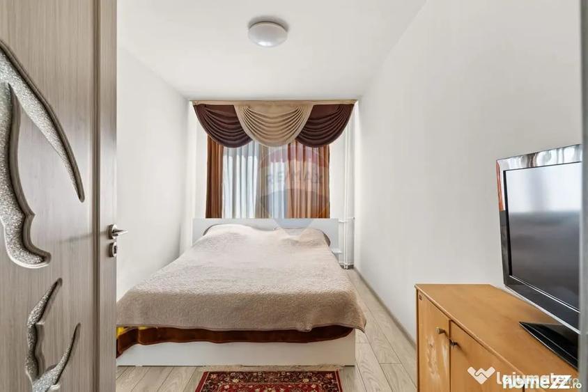 Apartament cu 3 camere semidecomandat în Central