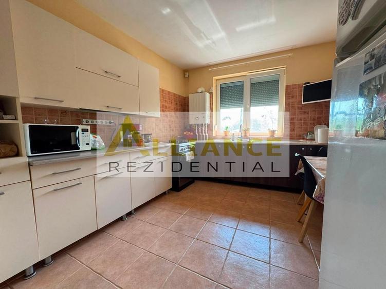 Duplex cu 8 camere cu Canalizare în Frumușani