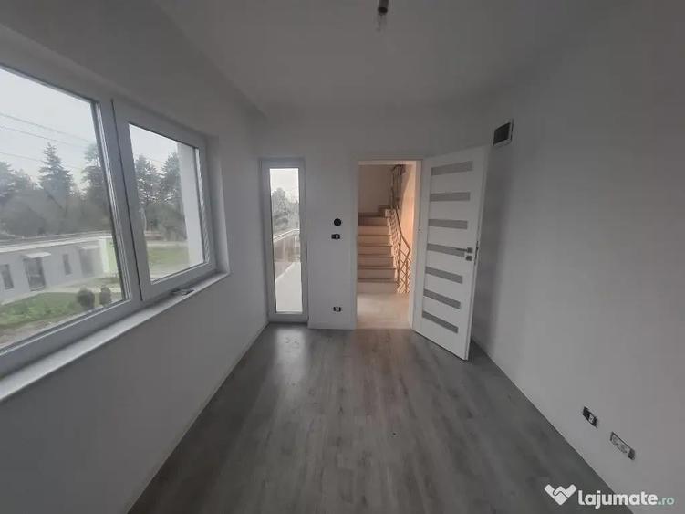 Casă cu 5 camere cu Teren 40 Mp în Gai