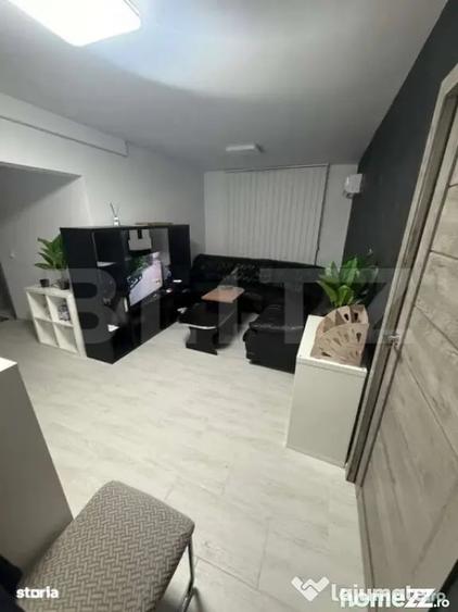 Apartament cu 5 camere decomandat în Micro 3