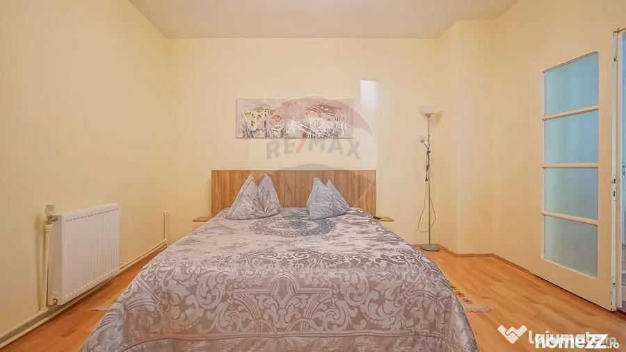 Casă cu 8 camere cu Teren 485 Mp în Central