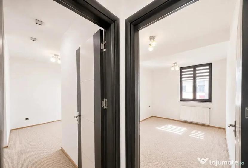 Apartament cu 3 camere decomandat în Tractorul