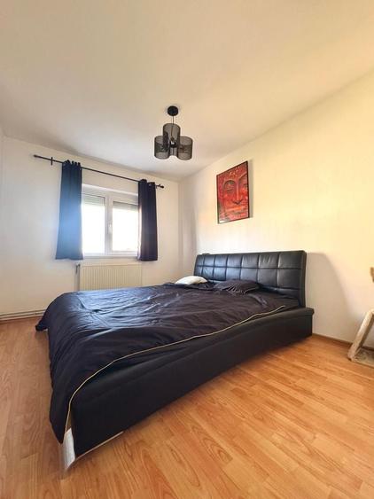 Apartament cu 3 camere decomandat în Girocului