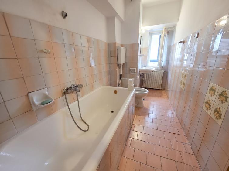 Apartament cu 3 camere decomandat în Decebal