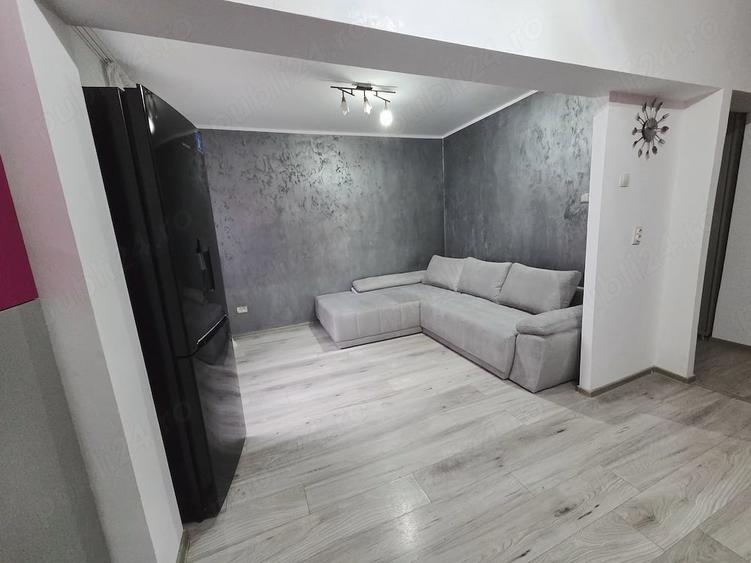 Apartament cu 3 camere decomandat în Micro 20
