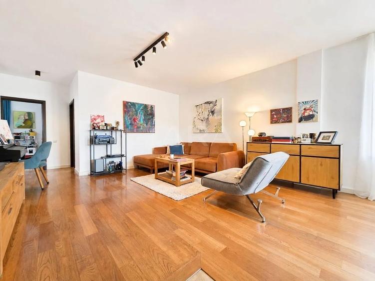 Apartament cu 3 camere semidecomandat, mobilat în Bună Ziua