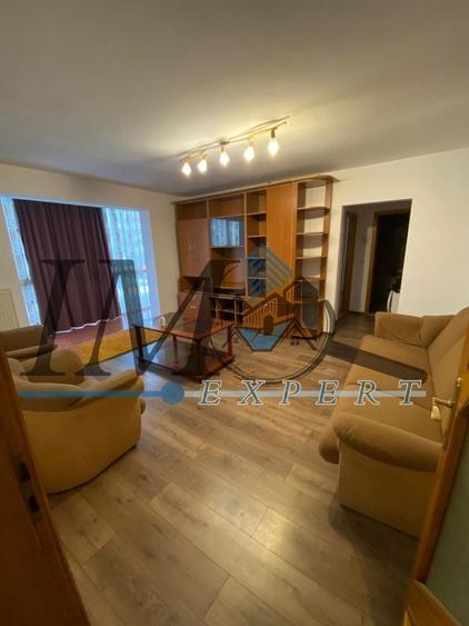 Apartament cu 3 camere, mobilat în Cetate
