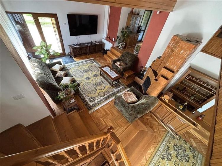 Casă individuală cu 8 camere cu Teren 7788 Mp în Exterior Nord