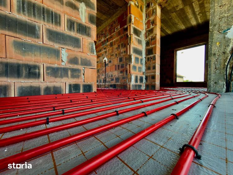 Casă cu 5 camere cu Teren 400 Mp în Central