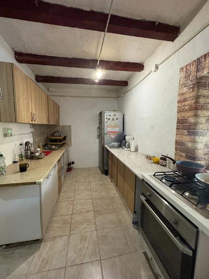 Casă cu 2 camere cu Teren 1450 Mp în Central