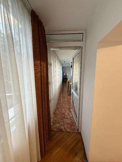Apartament cu 3 camere decomandat, mobilat în Tei