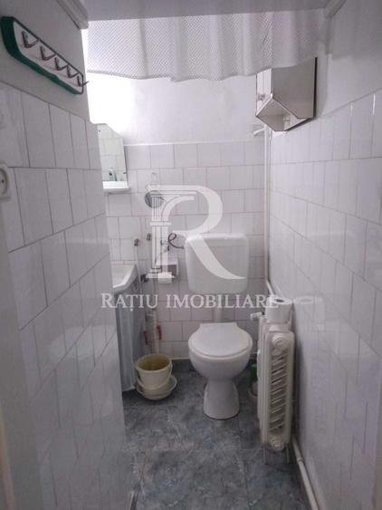 Apartament cu 2 camere semidecomandat, mobilat în Centru Civic