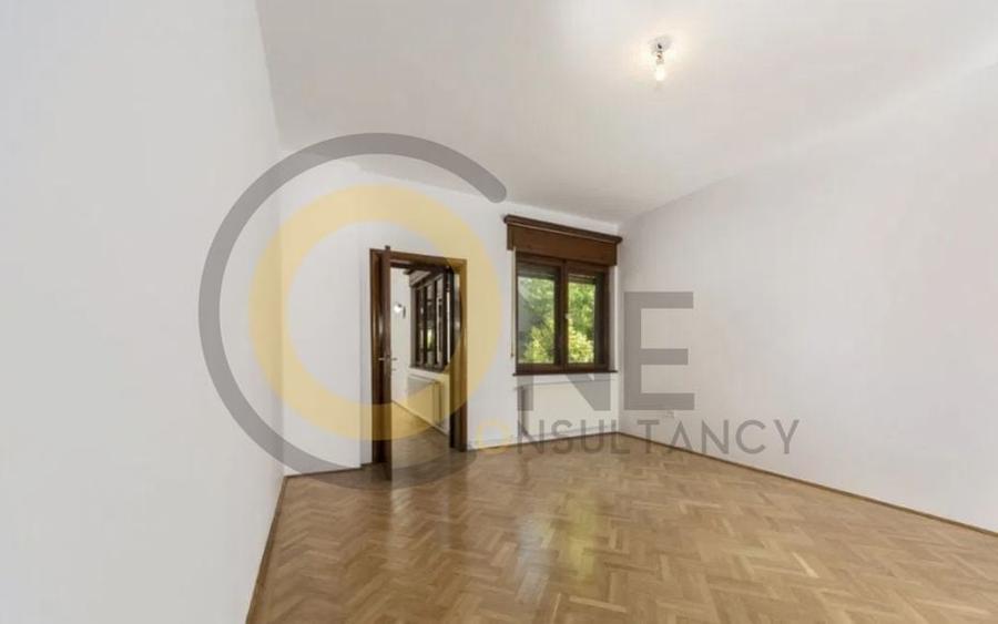 Apartament cu 5 camere decomandat, mobilat în Aviatorilor