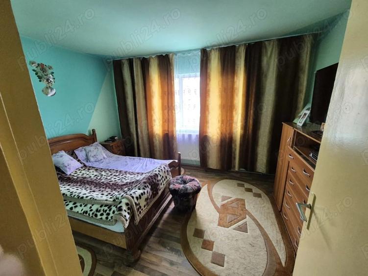 Apartament cu 4 camere decomandat în Central